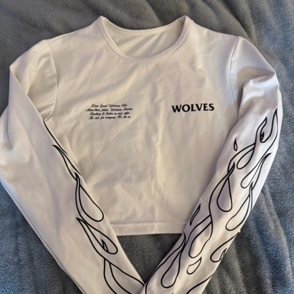 Darc Sport Cream Crop Top with Long Sleeves and Tribal Design